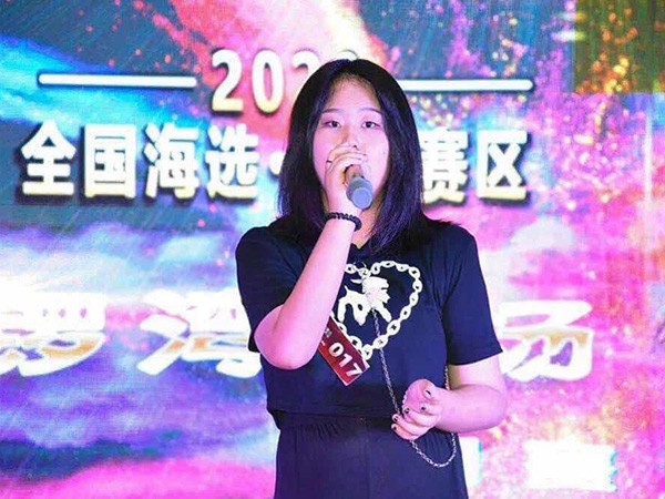 歌聲點(diǎn)亮青春 自信成就自我 熱烈祝賀我校王思琦同學(xué)進(jìn)入“中國(guó)好聲音”九江賽區(qū)決賽