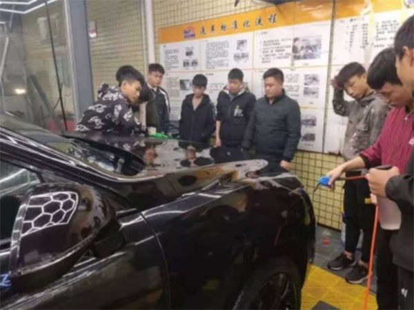 汽車裝潢及美容