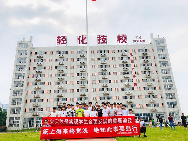 18伯樂汽修赴上海麗群服務(wù)有限公司實習