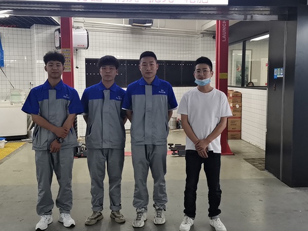 18伯樂汽修在上海麗群服務(wù)有限公司實習