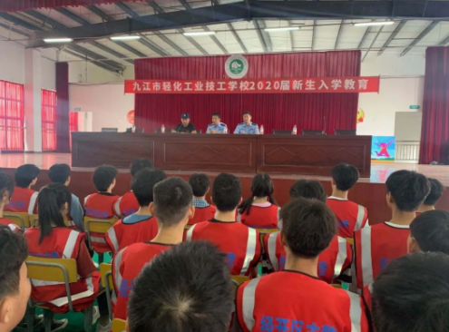 安全教育進(jìn)校園，民警為學(xué)生講好“安全第一課”