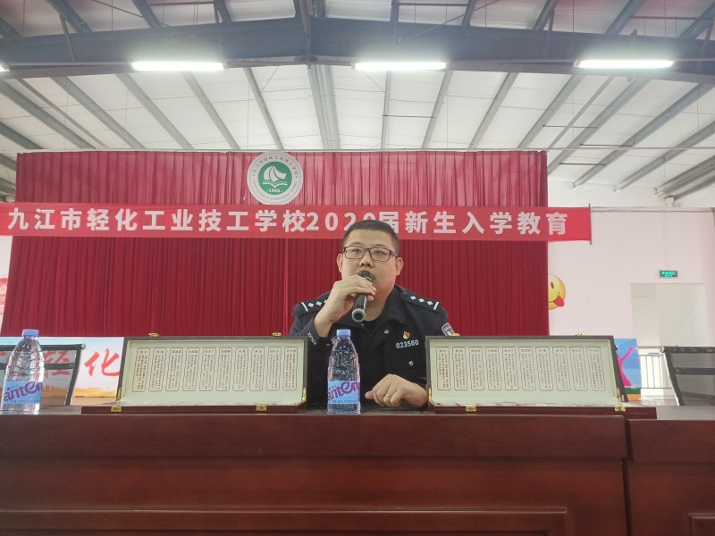 警校共筑防毒墻|警察“帶毒品”教你辨識(shí)“毒物”