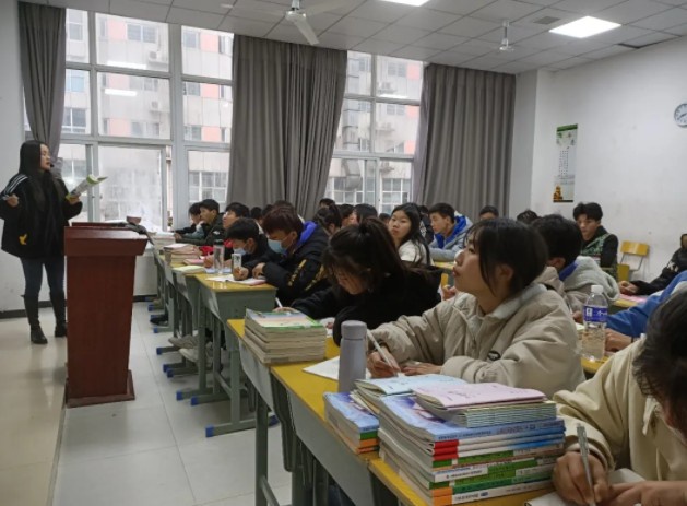 開學第一天，熟悉的場景又來了……