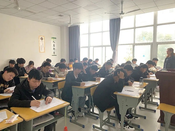 嚴(yán)謹(jǐn)教學(xué) 規(guī)范考試 以考促教 以考促學(xué)| 九江市輕化工業(yè)技工學(xué)校組織開(kāi)學(xué)第一次月考