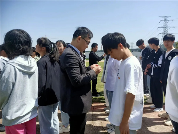 “學(xué)黨史、強(qiáng)信念、跟黨走”主題系列活動 --九江市輕化工業(yè)技工學(xué)校舉行新團(tuán)員入團(tuán)儀式