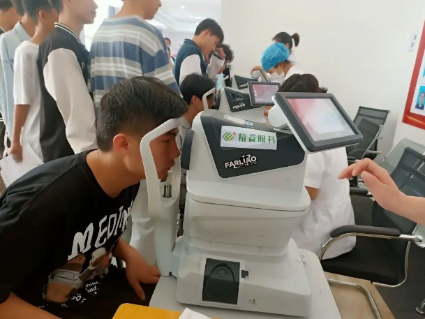 讓眼睛更明亮 讓世界更精彩--九江華東電子信息學(xué)校組織全校學(xué)生進(jìn)行視力檢測(cè)