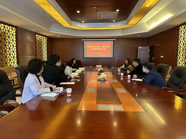 泰國正大管理學(xué)院領(lǐng)導(dǎo)蒞臨江西九江華東電子信息學(xué)校參觀交流