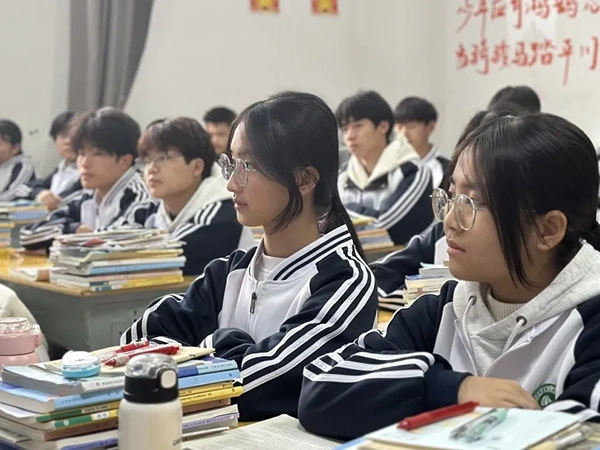 【加強(qiáng)憲法教育 提高法治意識】我校開展憲法宣傳教育主題活動